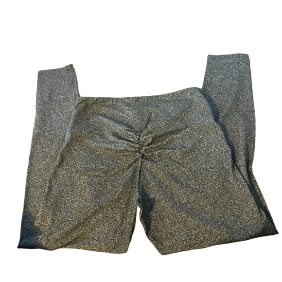 Victoria Secret YOGA Grey Leggings w/ pink dog logo size large! Scrunched back - Picture 3 of 4